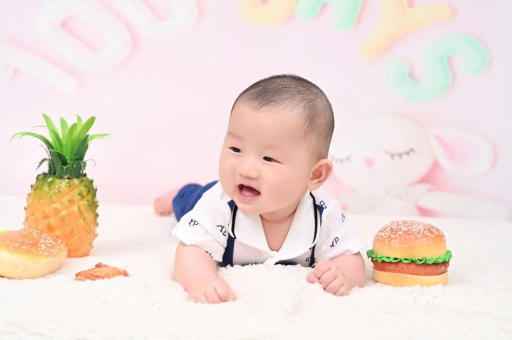 张家口宝宝在妈妈肚子里